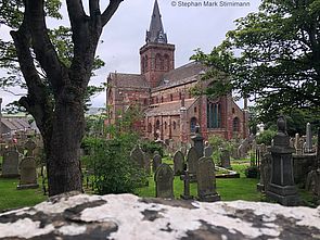 Die Sankt Magnus Kathedrale und der uralte Friedhof