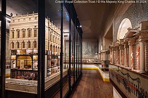 Ausstellungsraum mit dem Puppenhaus von Queen Mary