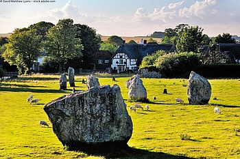 Von Steinkreisen und Pyramiden: Eine Reise nach Avebury und Silbury Hill