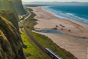 Mit dem Zug durch den britischen Sommer: Die schönsten Bahnstrecken Großbritanniens