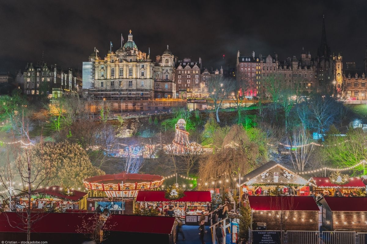 Tweed, Tee und tausend Lichter: Ein britischer Winterspaziergang Tweed, Tee und tausend Lichter: Ein britischer Winterspaziergang